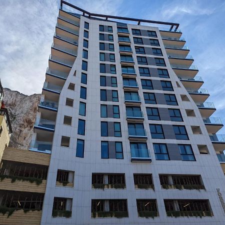 Modern Apartment With Spa And Pool ยิบรอลตาร์ ภายนอก รูปภาพ