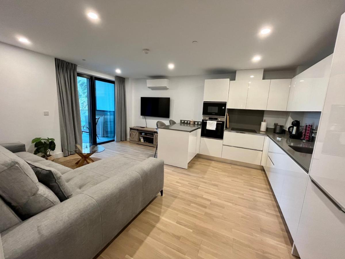 Modern Apartment With Spa And Pool ยิบรอลตาร์ ภายนอก รูปภาพ