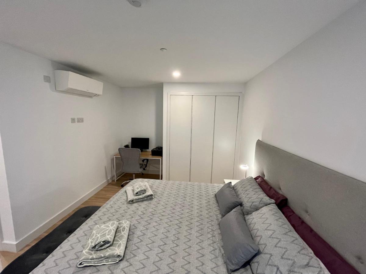 Modern Apartment With Spa And Pool ยิบรอลตาร์ ภายนอก รูปภาพ