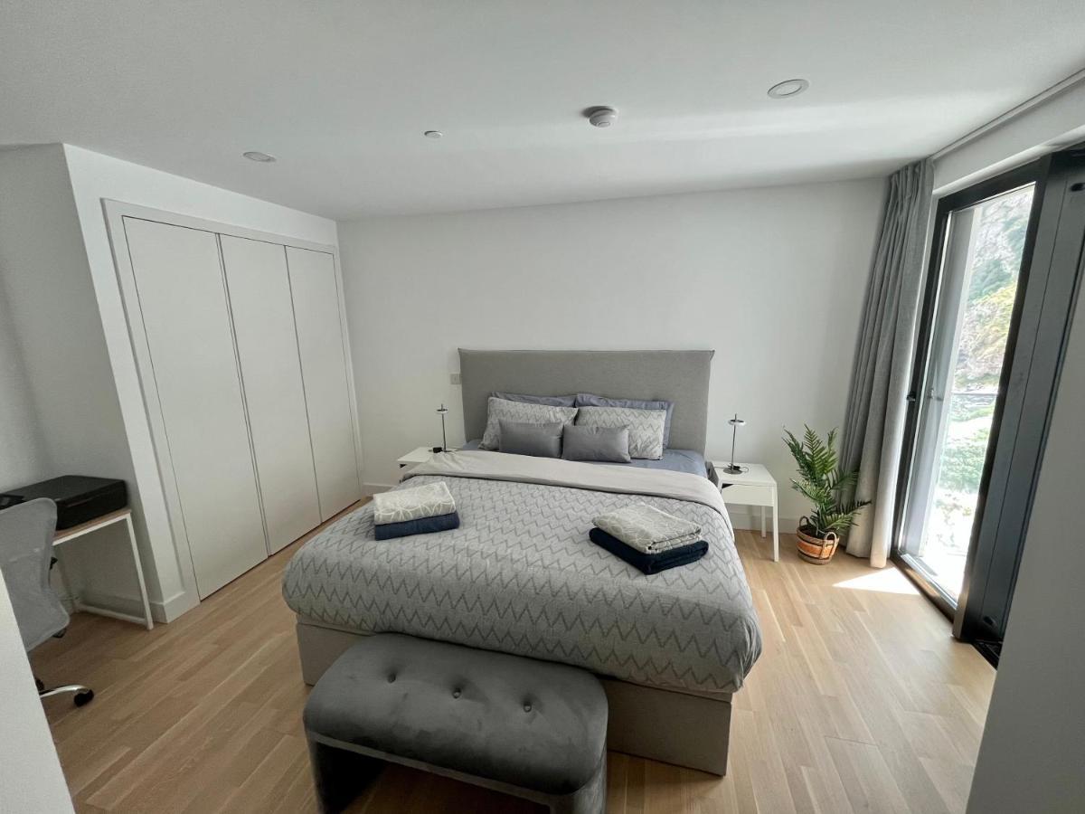 Modern Apartment With Spa And Pool ยิบรอลตาร์ ภายนอก รูปภาพ