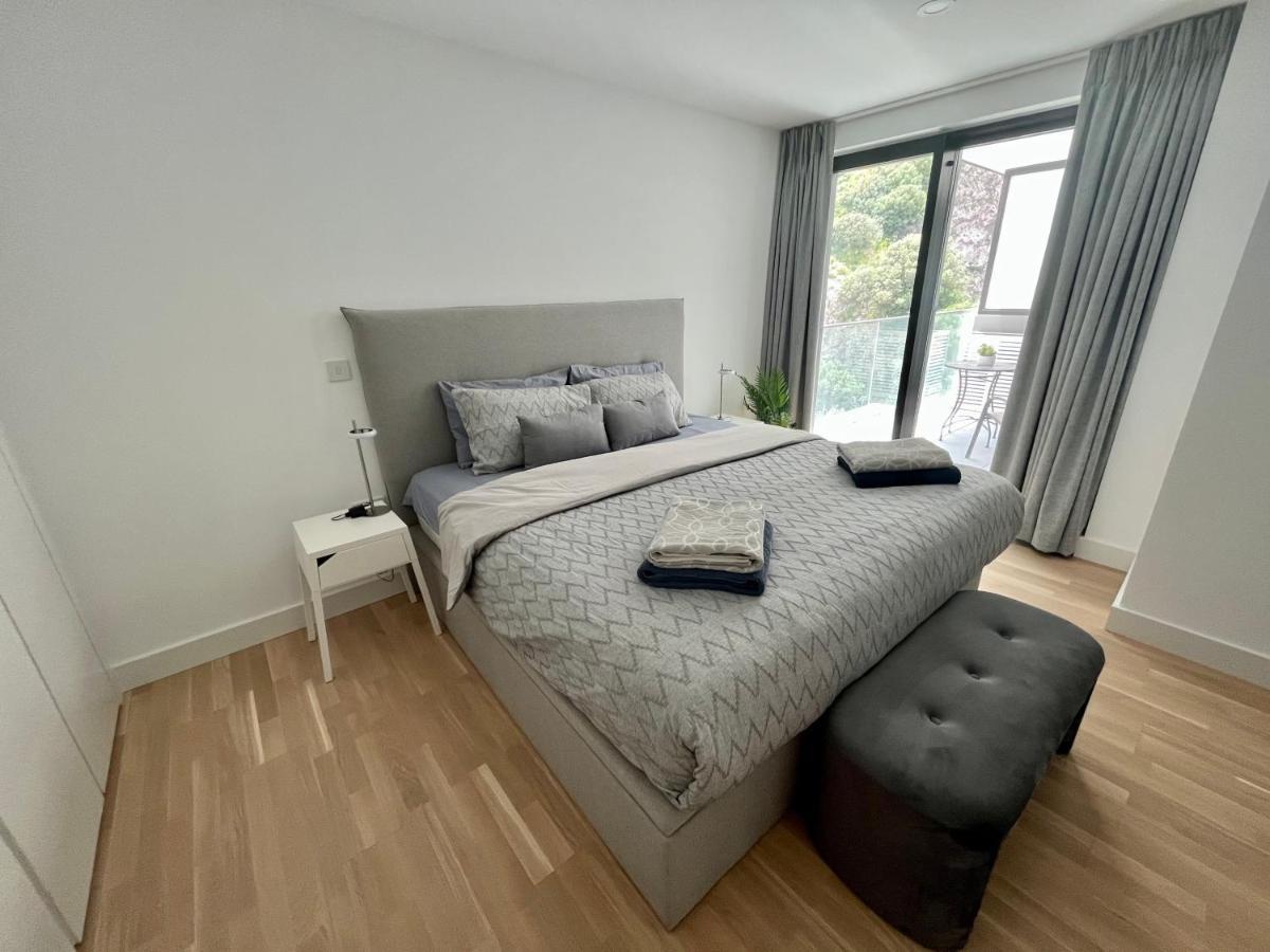 Modern Apartment With Spa And Pool ยิบรอลตาร์ ภายนอก รูปภาพ