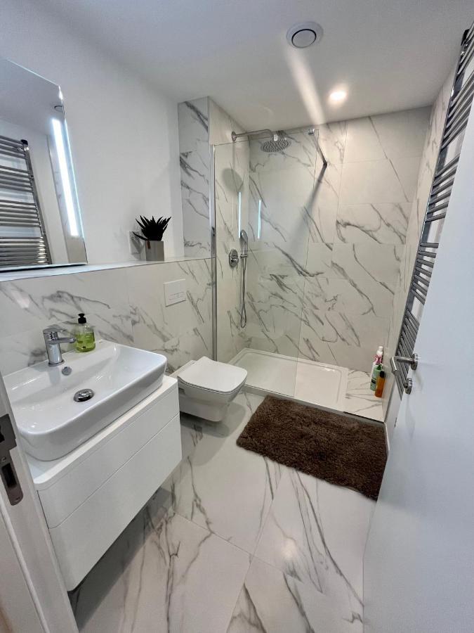 Modern Apartment With Spa And Pool ยิบรอลตาร์ ภายนอก รูปภาพ