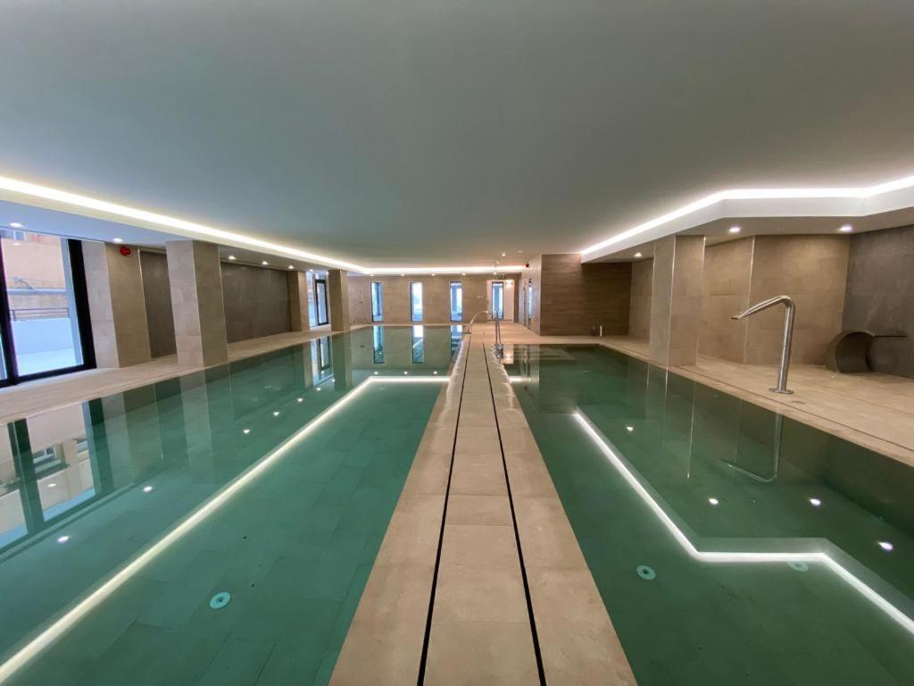 Modern Apartment With Spa And Pool ยิบรอลตาร์ ภายนอก รูปภาพ